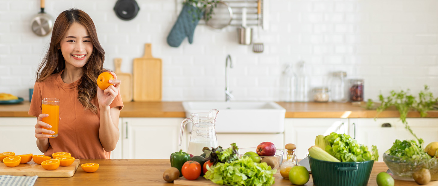 Amazon | TUUMIIST ジューサー 13.46cm広い投入口 1.8L特大容量 スロー